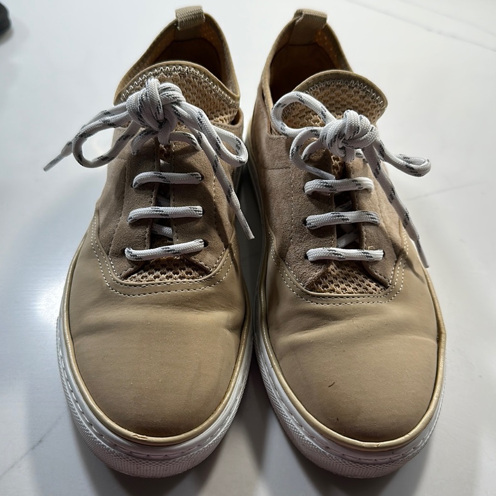 Jenni Kayne sneaks